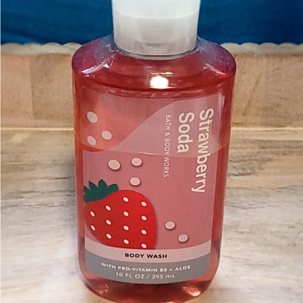 STRAWBERRY SODA bath & body works Shower gel